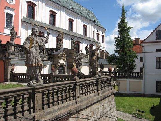 ehemalige Reithalle Waisenhauskaserne am Rennweg