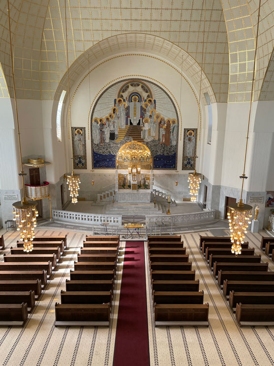 Krche am Steinhof, Einblick von der Empore gegen den Altar