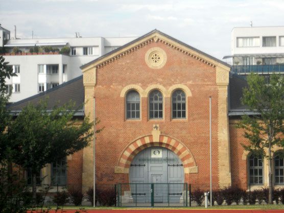 ehemalige Reithalle Waisenhauskaserne am Rennweg