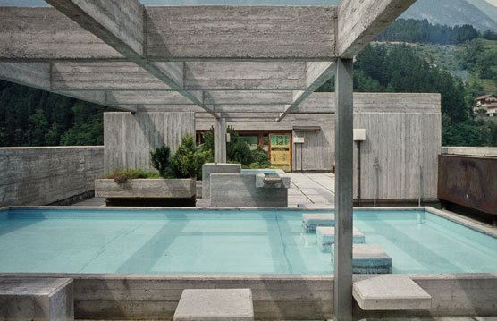 Norbert Heltschl, Internat Mariannhill, Wasserbecken auf der Dachterrasse, Landeck, Tirol, 1964