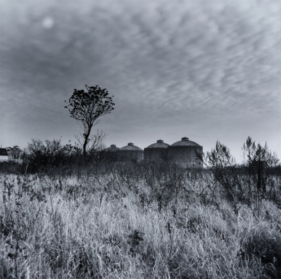 Blick über die Simmeringer Heide zu den Gasometern