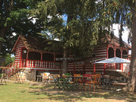 Umkleidegebäude Flussbad Plank am Kamp