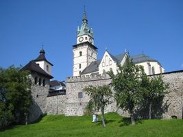 Stadtmauer und Kirche von Kremnica